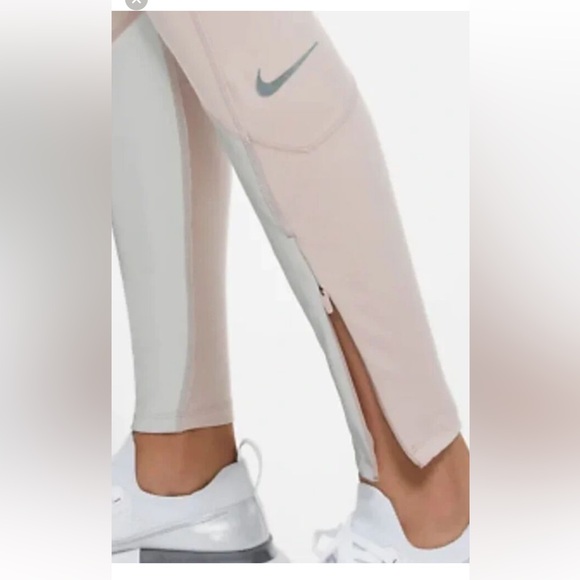 NWOT Nike Women's Light Pink and White Leggings - Picture 3 of 9